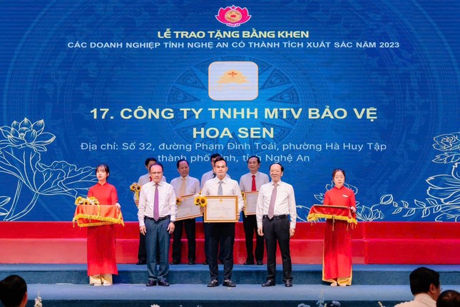 bao ve hoa sen nhan giai sao vang dat viet 3