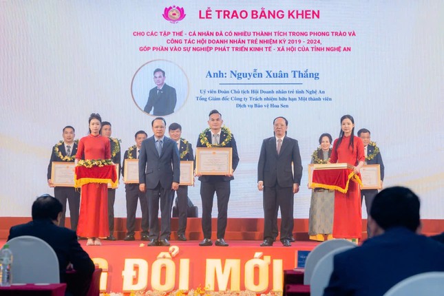 bao ve hoa sen nhan giai sao vang dat viet 4