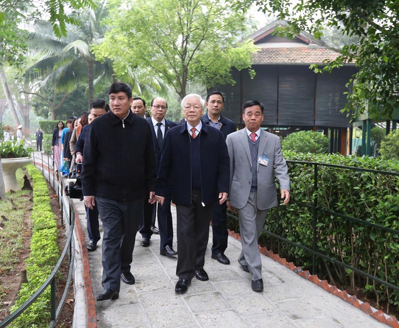 sy-quan-can-ve-cua-co-tong-bi-thu-1