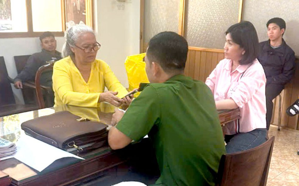 Bà Nguyễn Thị Lép làm việc với cơ quan điều tra