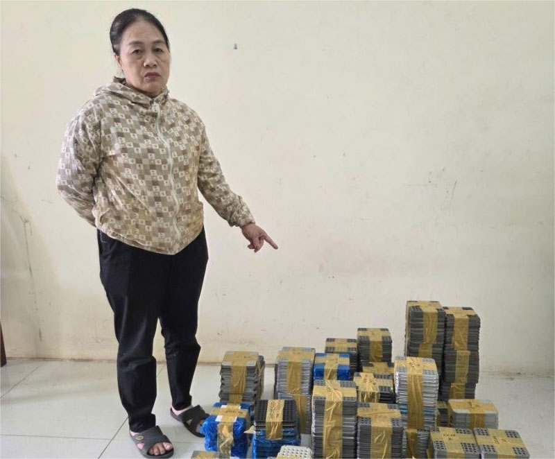 Nữ bảo vệ cùng tang vật. tran-thi-tinh